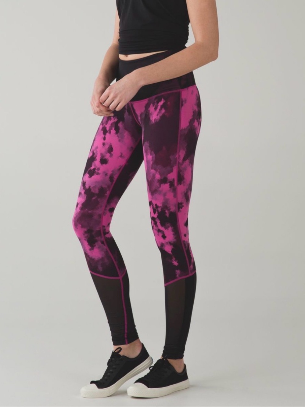 Lululemon Sweaty Endeavor Tight
Blooming Pixie Raspberry Black / Black
Size 6